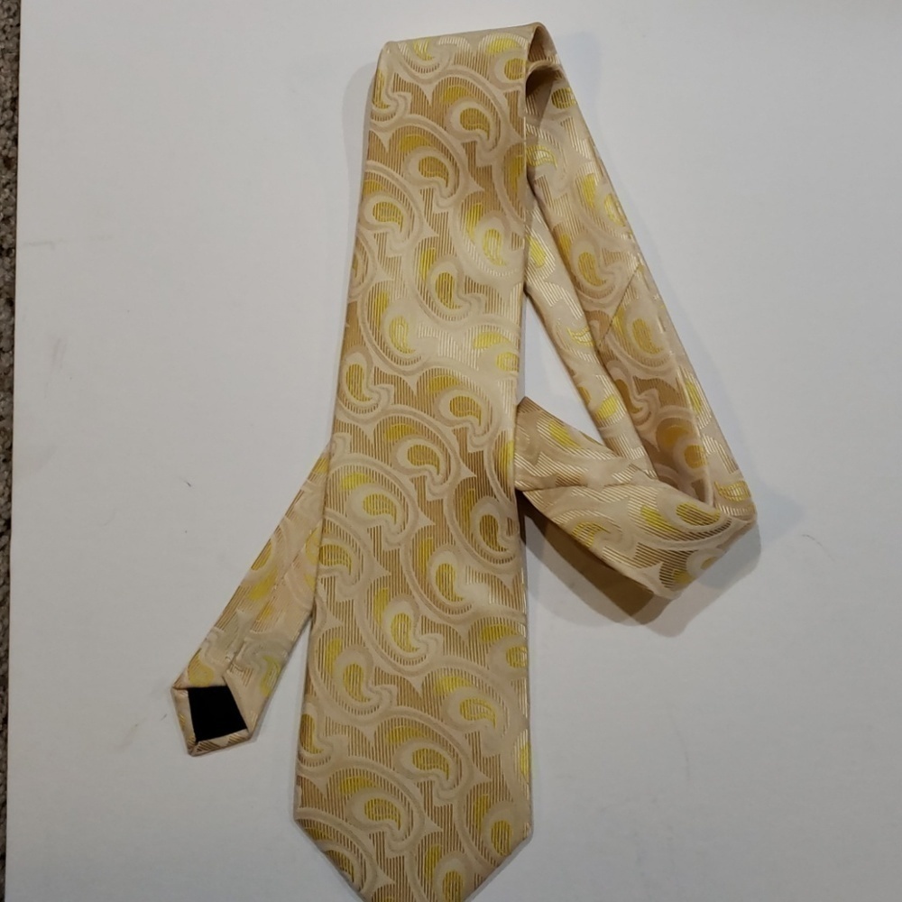 Kai LONG 100% Silk Handmade Tie Yellow Paisley